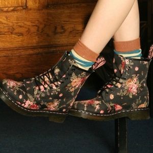 Dr Doc Martens black vintage floral US sz 8